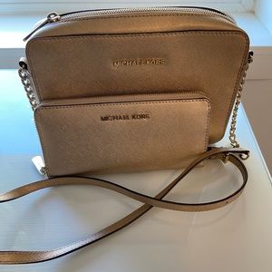 Michael Kors jet set cross body with matching continental wallet in gold